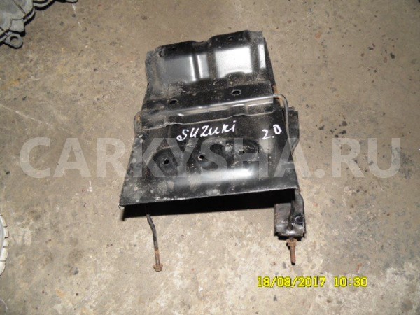 Крепление аккумулятора Suzuki Grand Vitara II (2005—2008) Suzuki Grand Vitara 