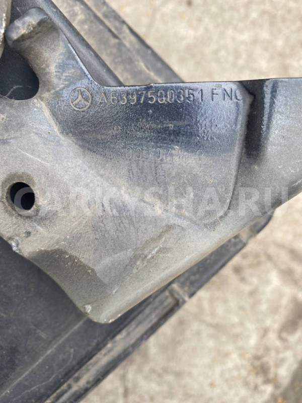 Петля капота правая Mercedes Viano W639 Mercedes-Benz Vito оригинальный номер A6397500351