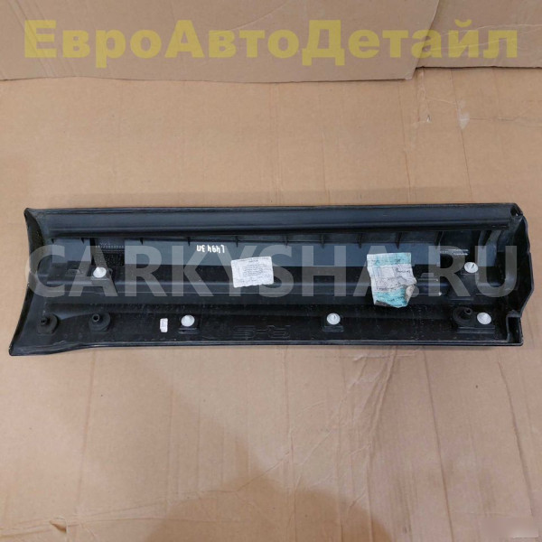 Молдинг задней двери правый Range Rover Sport L494 Land Rover Range Rover оригинальный номер LR103622