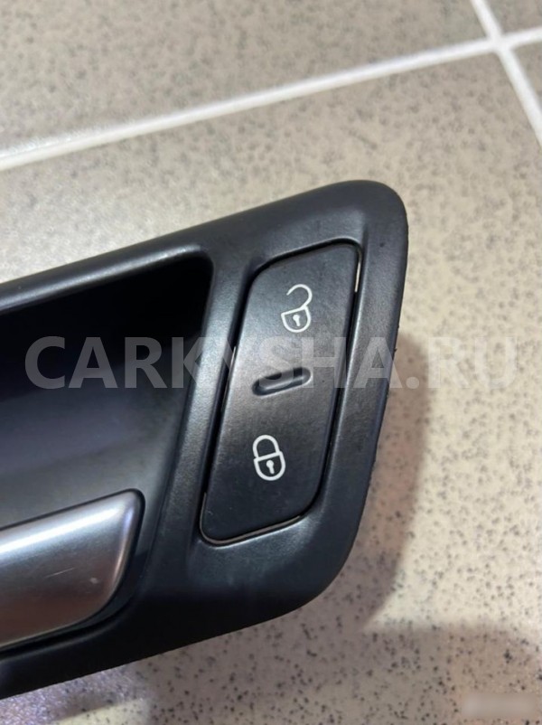 Ручка внутренняя передняя левая Volkswagen Jetta Volkswagen Jetta оригинальный номер 1K1837113