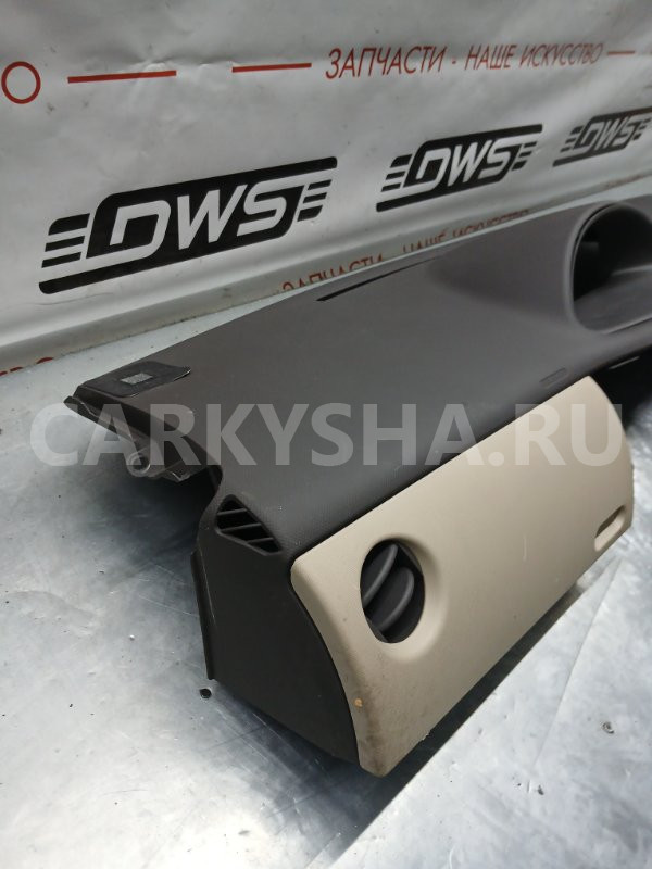 Торпедо Toyota Sienta 