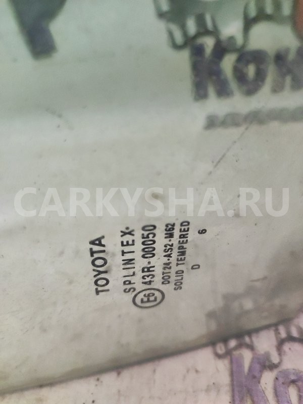 Стекло двери Toyota Avensis 