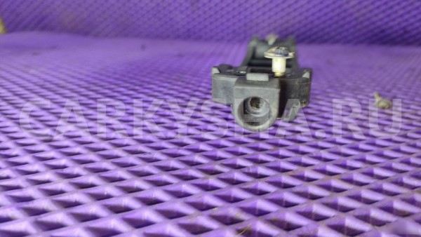 Кронштейн ручки двери з/л Mercedes-Benz W210 Mercedes-Benz E-klasse 