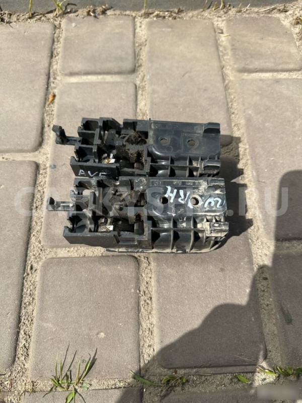 Ручка двери внутренняя правая Toyota Avensis T250 Toyota Avensis 