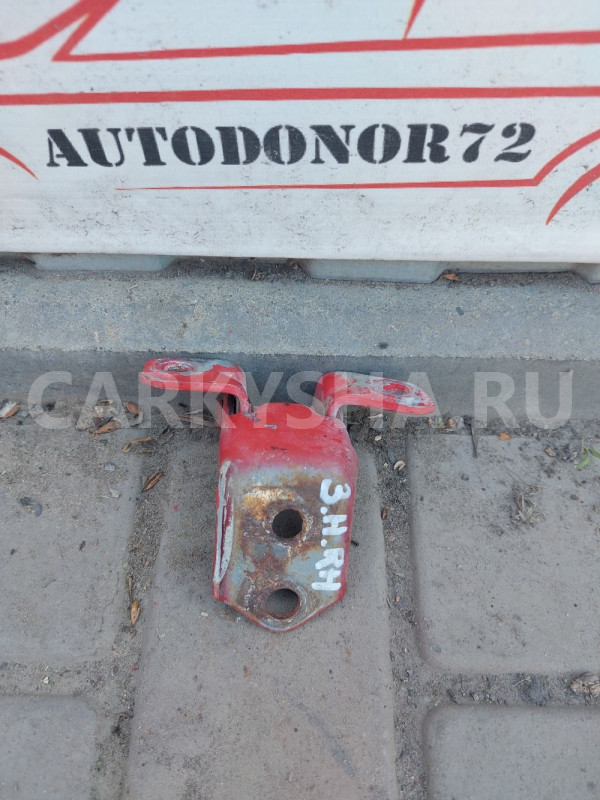 Петля задней правой двери нижняя Mazda 3 BK Mazda 2 оригинальный номер E11272240