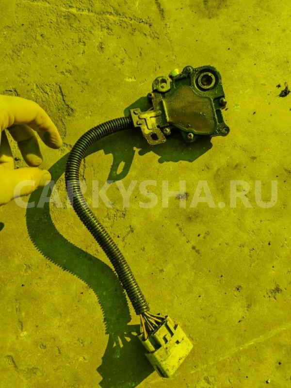 Селектор акпп Mitsubishi Pajero iO оригинальный номер MR528677