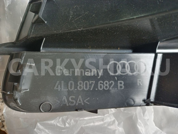 Рамка фары противотуманной правой Ауди audi Q7 4L Audi 200 оригинальный номер 4L0807682B