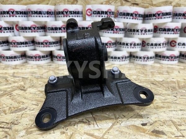 Опора двигателя левая Toyota Camry VIII (XV70) Рестайлинг – седан оригинальный номер 12372-24060