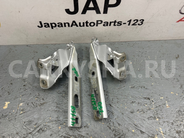 Петля капота Audi A4 2009 Audi A4