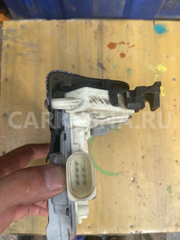 Замок двери передней правой Volkswagen Passat B6 (2005—2010) Volkswagen Passat оригинальный номер CZ3C1837016a