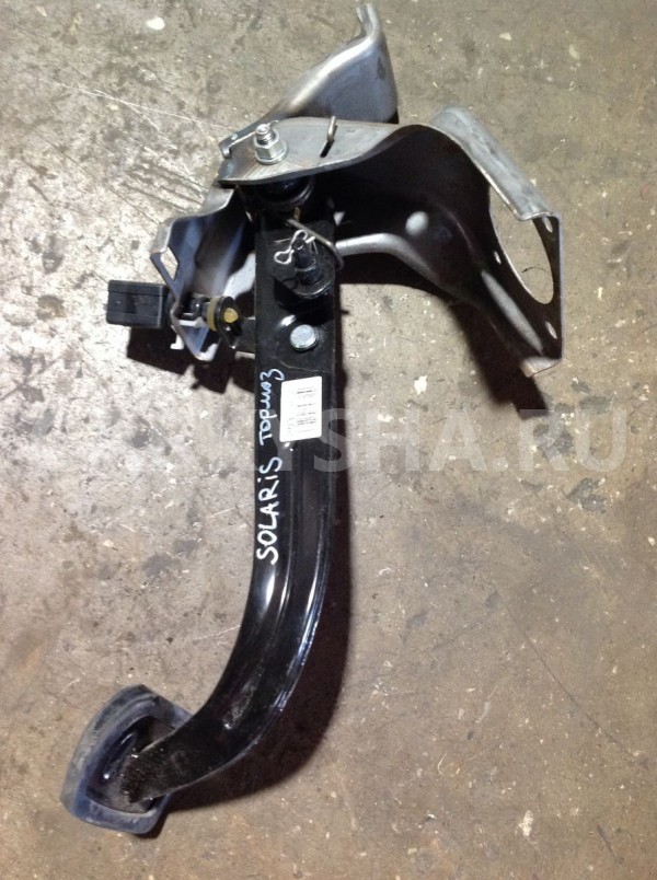 Педаль тормоза Hyundai Solaris I (2010—2014) Hyundai Solaris оригинальный номер 328001R210