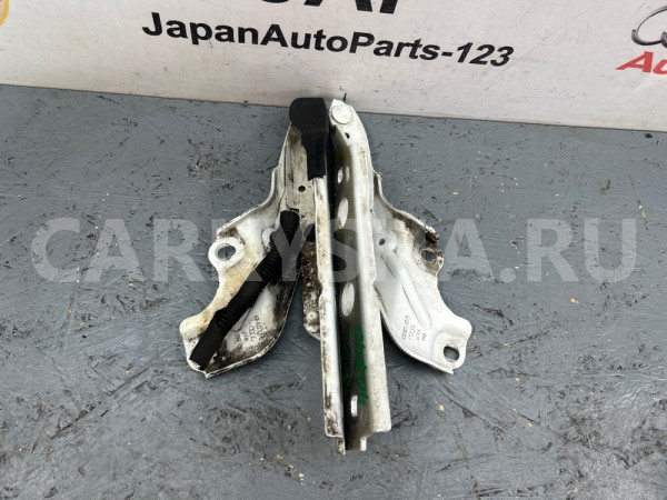 Петля капота Audi A6 2012 Audi A6 