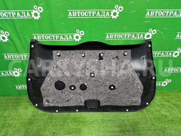 Обшивка крышки багажника Toyota NOAH VOXY ESQUIRE 2014-2021 6775028160 Toyota Noah 