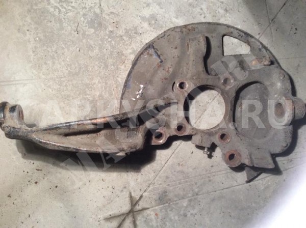 Кулак FR M12 LD3 Land Rover Discovery III оригинальный номер RUB500260