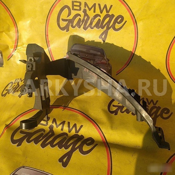 Кронштейн правый Audi A4 B8 Audi 200 