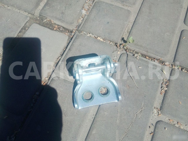Петля задней правой двери верхняя Citroen C4B7 Citroen C4