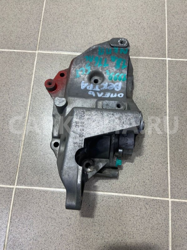 Кронштейн кондиционера Opel Vectra 1999 г. Opel Vectra оригинальный номер 90502770