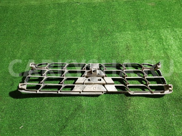 Решетка радиатора Nissan Avenir 