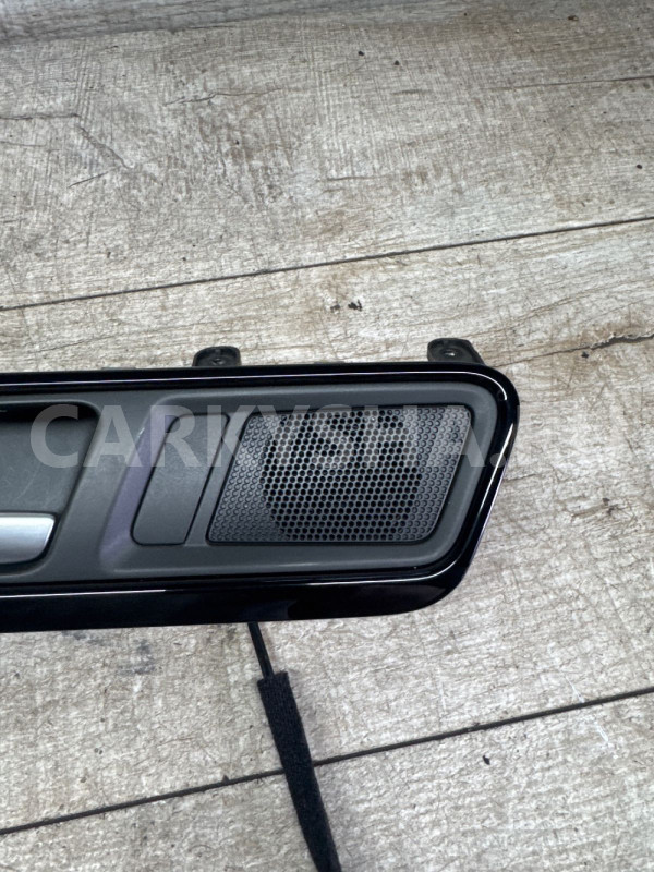 Накладка задней левой двери Touareg NF FL с ручкой Volkswagen Touareg оригинальный номер 7p6867419