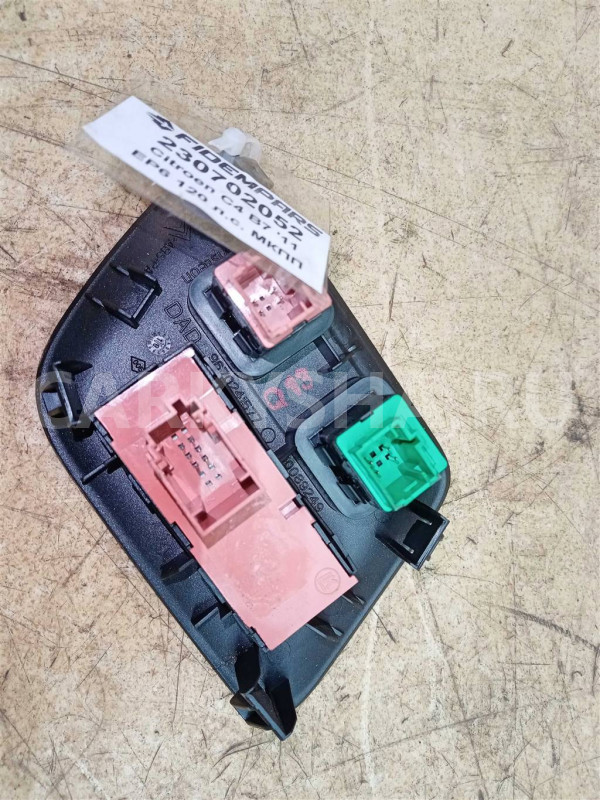 Название детали Блок кнопок Модель Citroen C4 B7 Citroen C4 оригинальный номер 9670241577