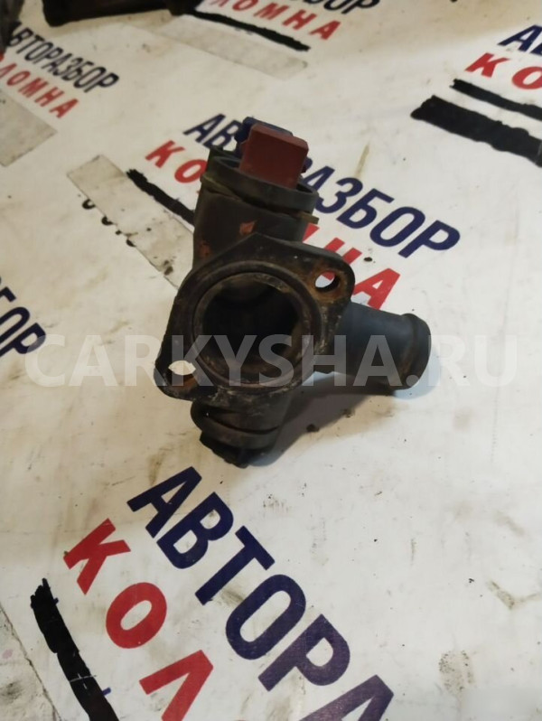 Фланец системы охлаждения Volkswagen Passat B3 Volkswagen Passat оригинальный номер 037121132B