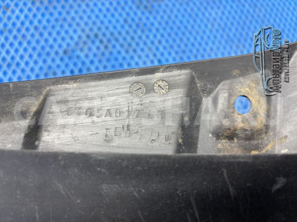 Брызговик передний левый вод бампер Pajero 4 Mitsubishi i оригинальный номер 6405A077
