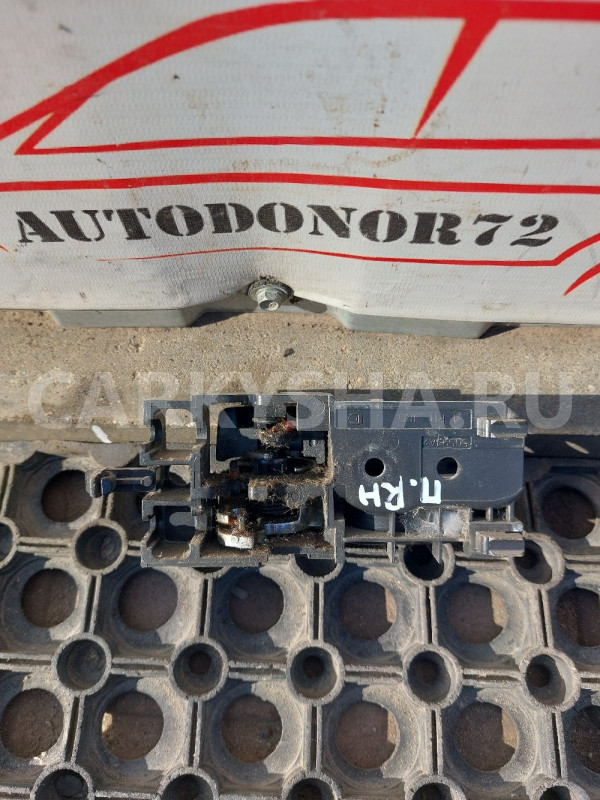 Ручка двери внутренняя правая Toyota Avensis T250 Toyota Avensis оригинальный номер 6920505040B0