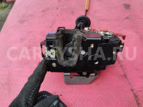 Замок двери передней правой Audi A8 D3/4E  Audi A8 