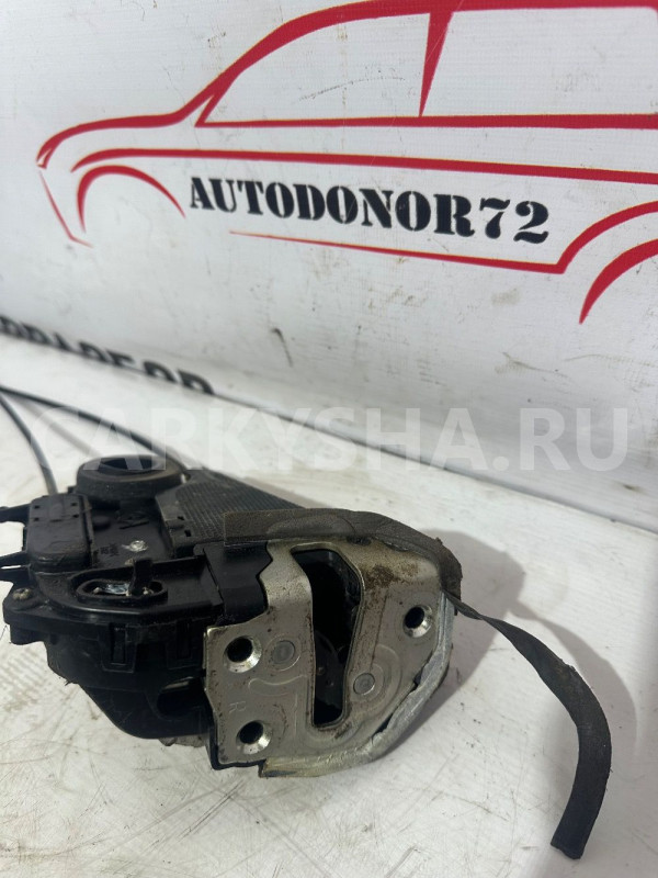 Замок задней правой двери Toyota Yaris 2005-2012 Toyota Yaris оригинальный номер 6933052210