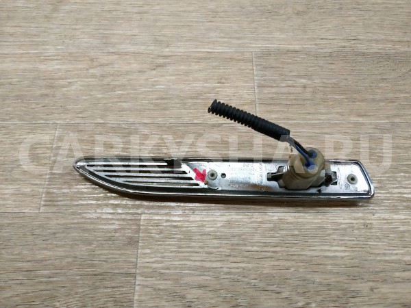 Повторитель на крыло правый желтый Ford Mondeo 