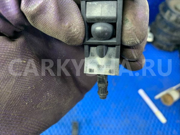 Форсунка омывателя лобового стекла пара  Polo 5 Volkswagen Polo оригинальный номер 6e095598