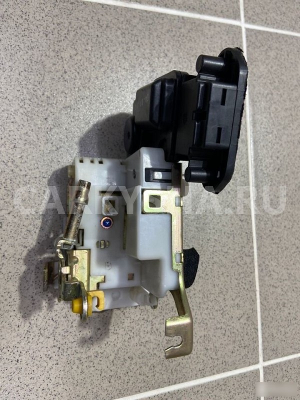 Замок двери задний левый Honda Life 2004 г Honda Life оригинальный номер SFA68002