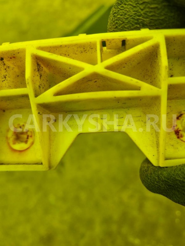 Крепление бампера Nissan Wingroad 