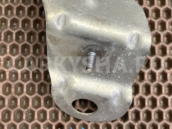 Кронштейн защиты днища BMW X3 оригинальный номер 51 75 7 213 677, 51 75 7 213 677, 51757213677, 7213677