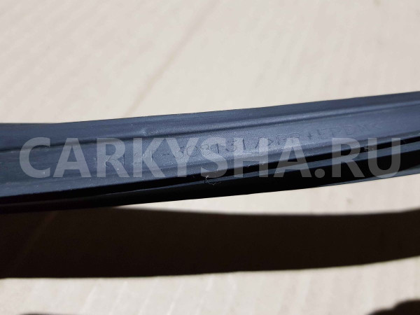 Уплотнитель стекла двери Toyota Camry XV50 рестайлинг 2 (2017—2018) Toyota Camry оригинальный номер 6815233110