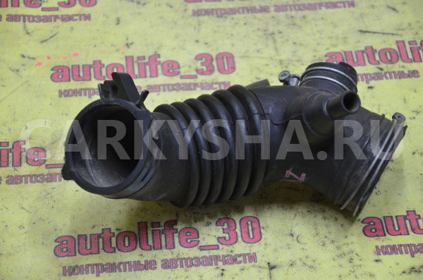 Патрубок воздушного фильтра Toyota Alphard оригинальный номер 1788128040