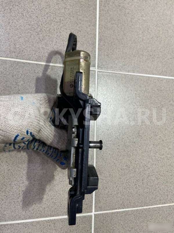 Замок багажника BMW 760LI 2004 г BMW 7er оригинальный номер 7014872