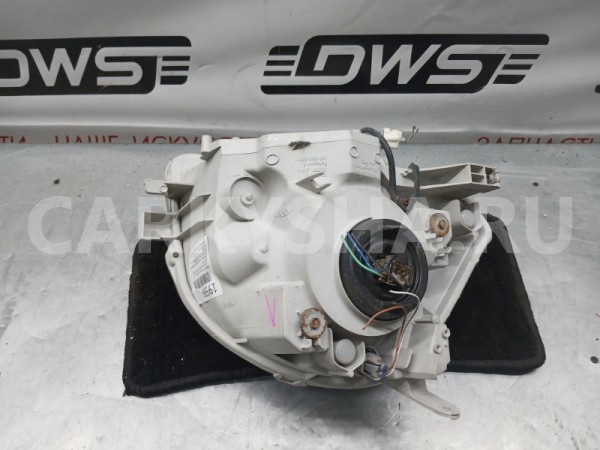 Фара галогеновая Toyota Sienta 