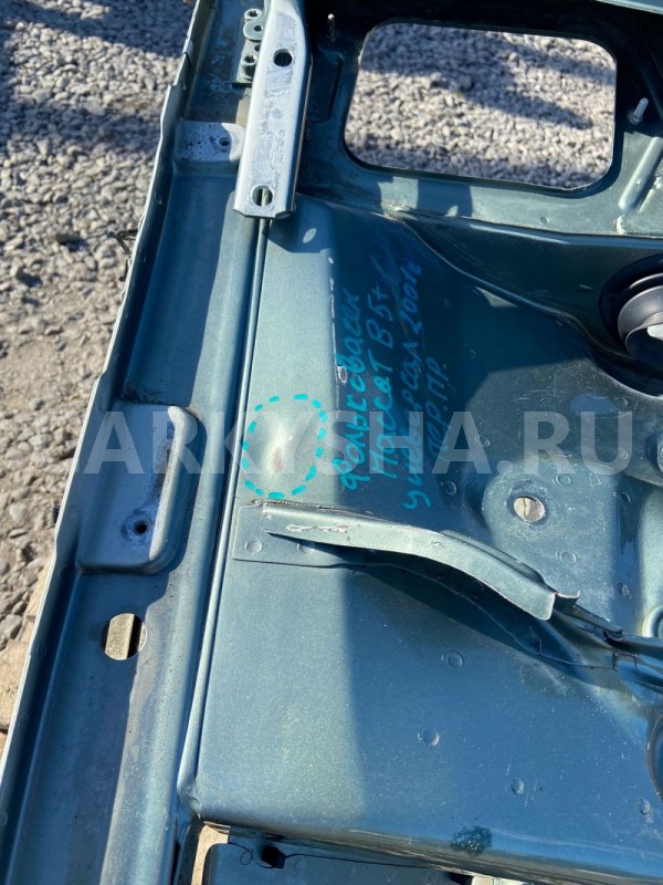 Четверть передняя правая Volkswagen Passat 2001 г Volkswagen Passat оригинальный номер 3B0805870B