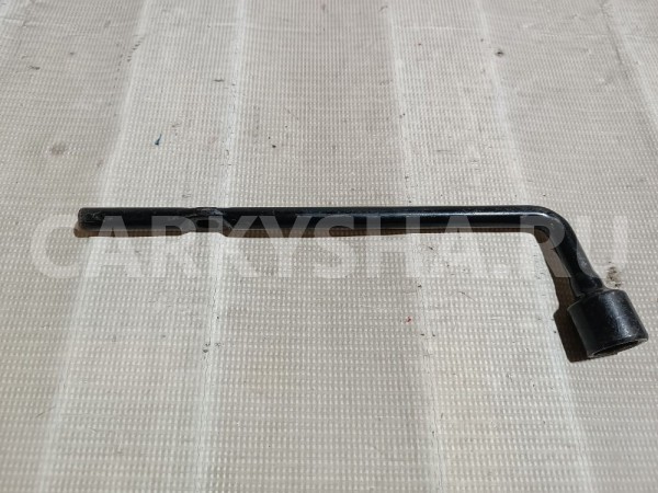 Ключ баллонный Lexus RX оригинальный номер 0915048010