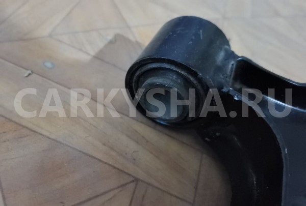 Рычаг передний нижний правый Nissan Cefiro 