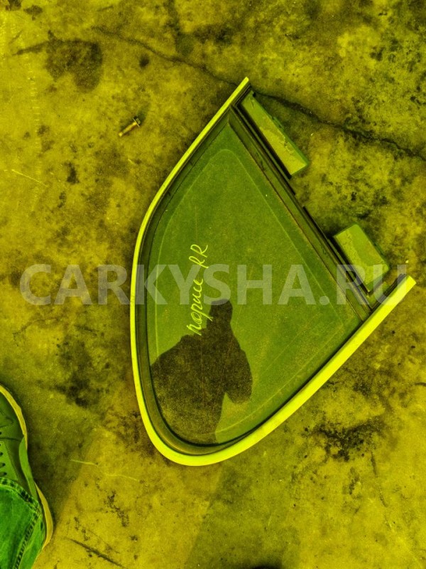 Стекло собачника Porsche Cayenne 