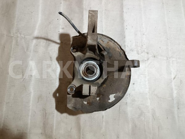 Кулак поворотный передний правый Mitsubishi Dingo 