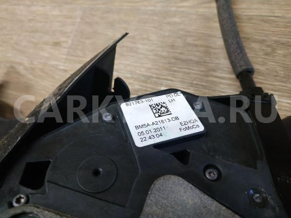 Замок двери передней левой Ford Focus 