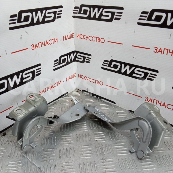 Петля капота Toyota bB 