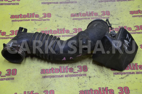 Патрубок воздушного фильтра Toyota Alphard 