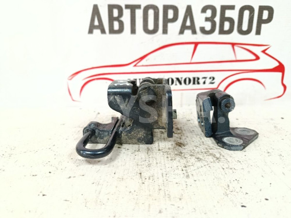 Петли задей правой двери  VW Golf Mk5  2003-2009 Volkswagen Golf оригинальный номер 1K9833402C