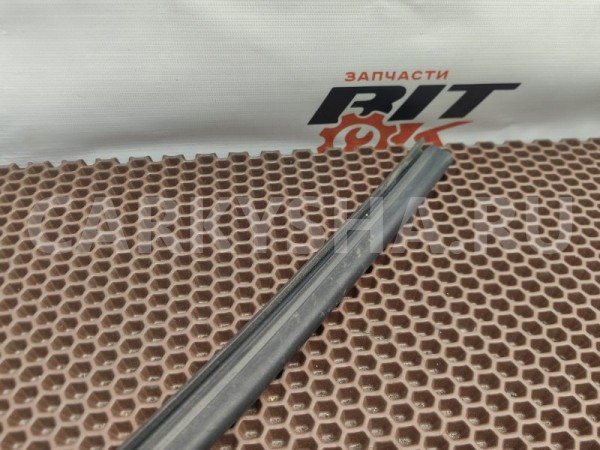 Уплотнительная резинка крыла BMW X5 