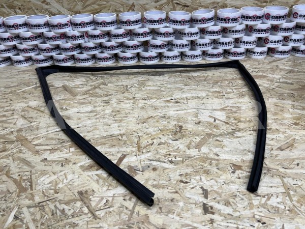 Уплотнитель стекла двери передней правой Lexus NX внедорожник 5 дв. оригинальный номер 68141-78010