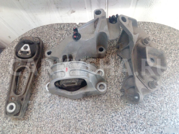 Кронштейн Опора Подушка двигателя renault duster Прав Renault 15 оригинальный номер 112102235R